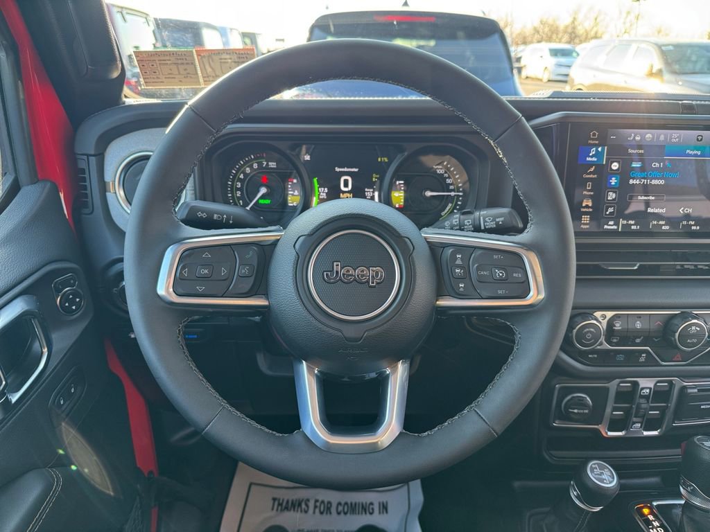 Used 2025 Jeep Wrangler Unlimited Sahara AWD/4WD image 15