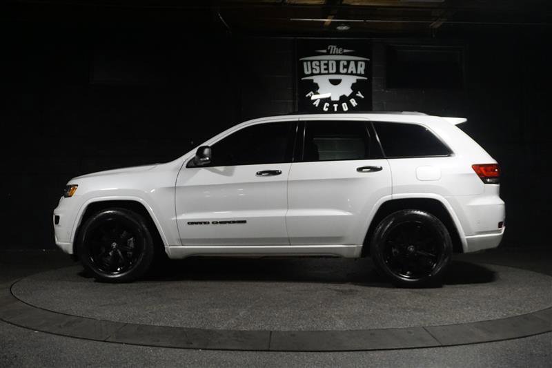 Used 2017 Jeep Grand Cherokee Overland w/ Jeep Active Safety Group image 2