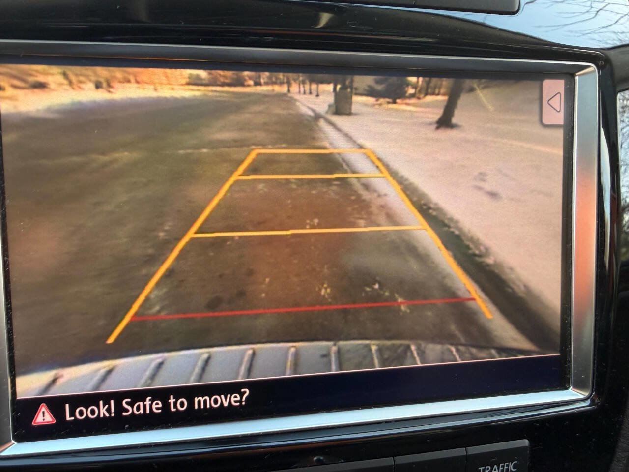 Used 2013 Volkswagen Touareg Sport image 27