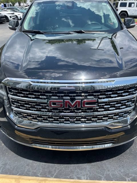 Used 2021 GMC Acadia Denali w/ Denali Technology Package FWD image 3
