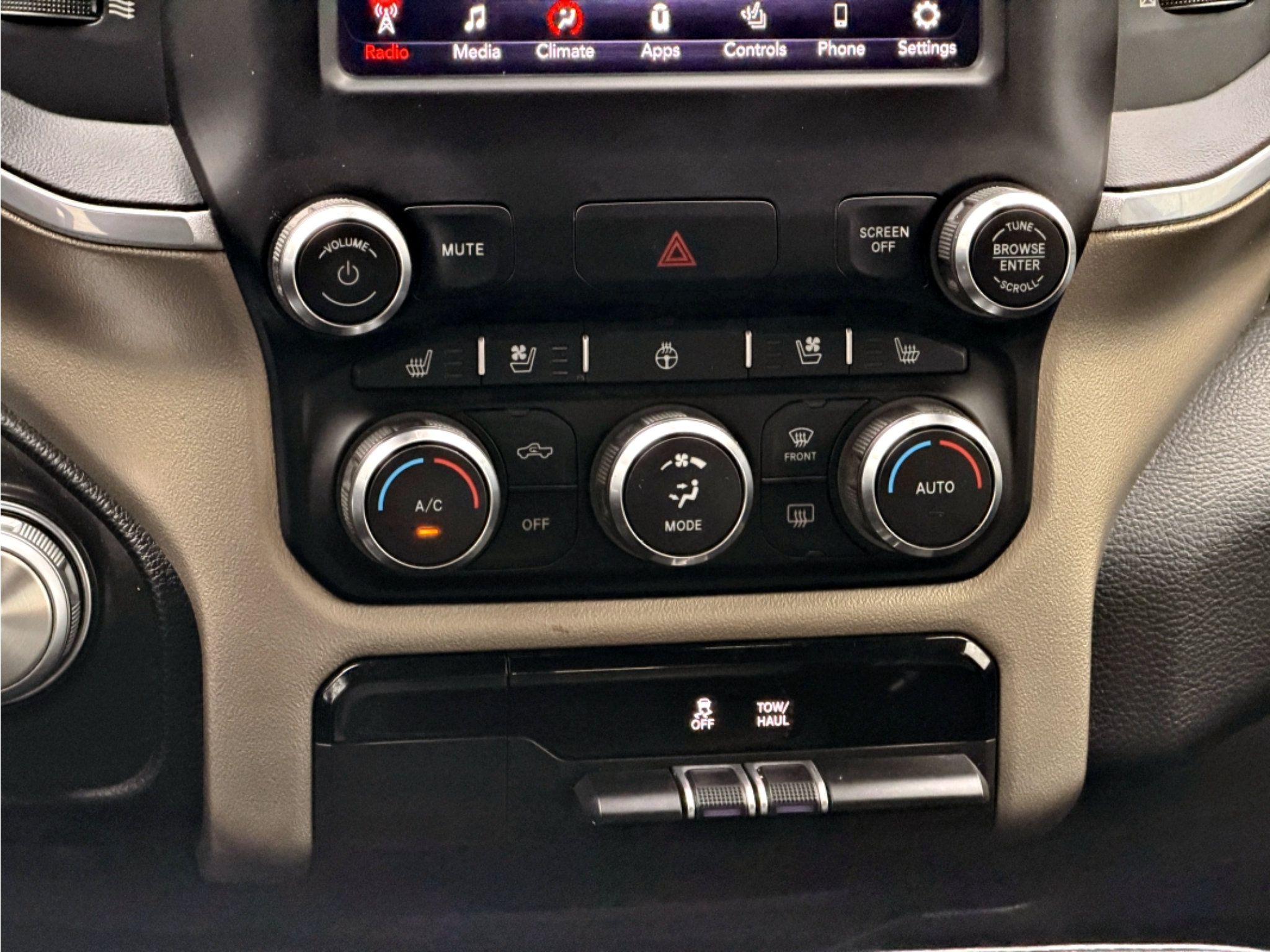 Used 2020 RAM 1500 Laramie AWD/4WD image 16