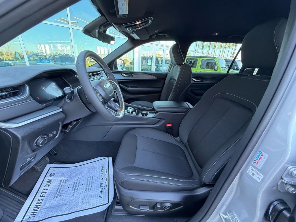 New 2026 Jeep Grand Cherokee L Laredo image 9