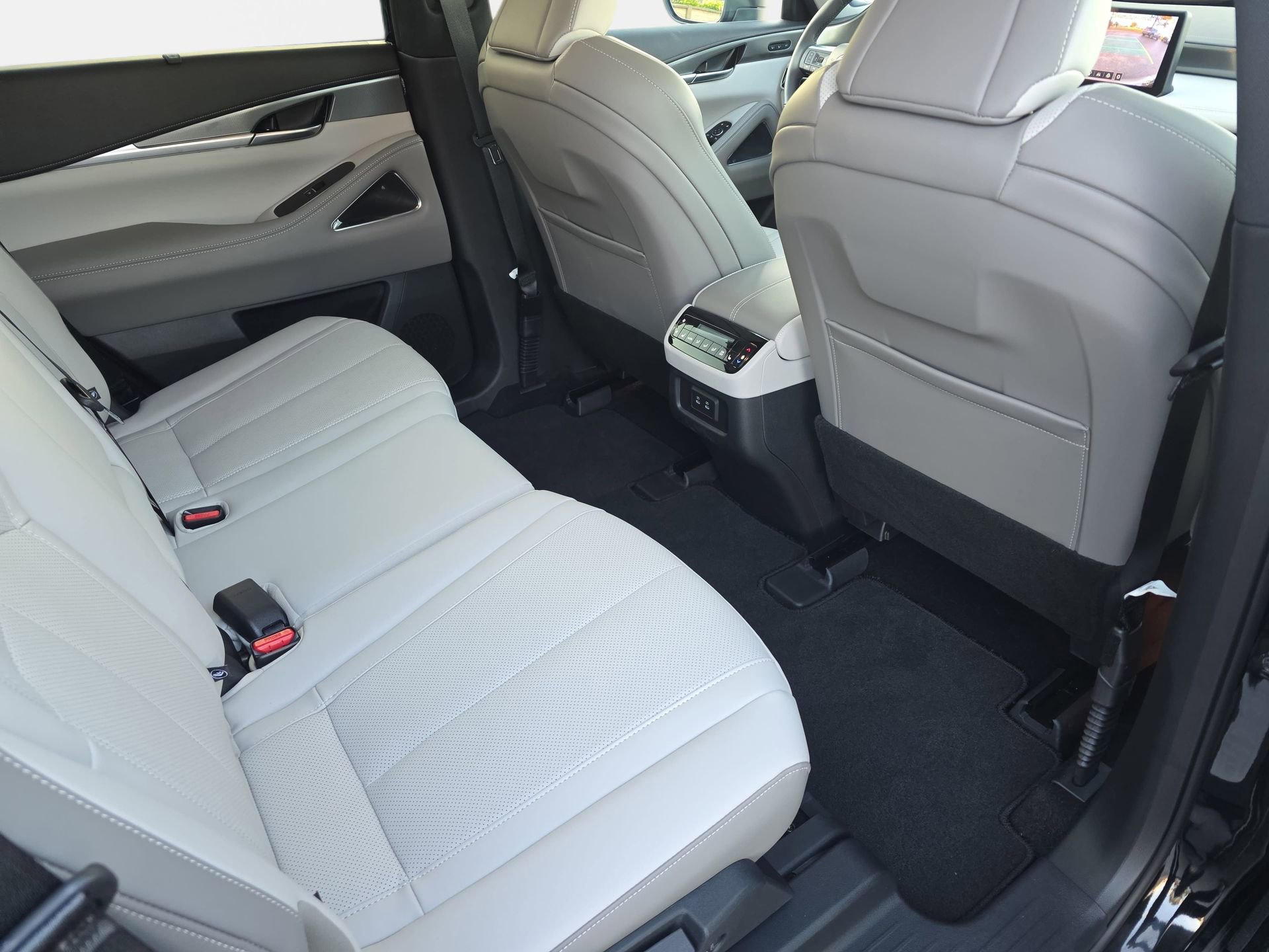 Used 2026 INFINITI QX60 Luxe w/ Cargo Package AWD/4WD image 11
