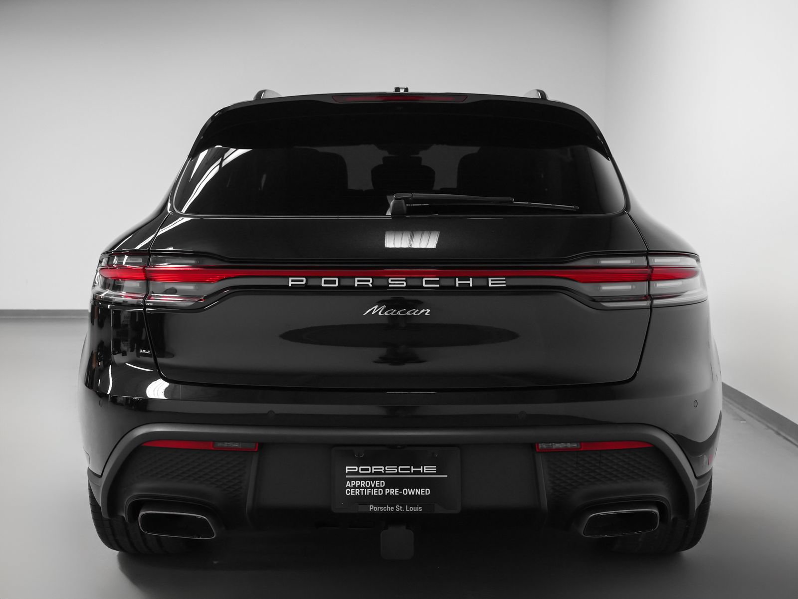 Certified 2024 Porsche Macan AWD/4WD image 11