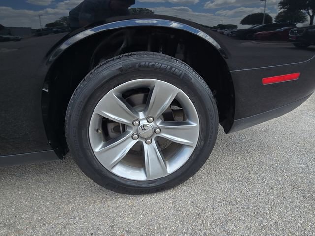 Used 2019 Dodge Challenger SXT image 32