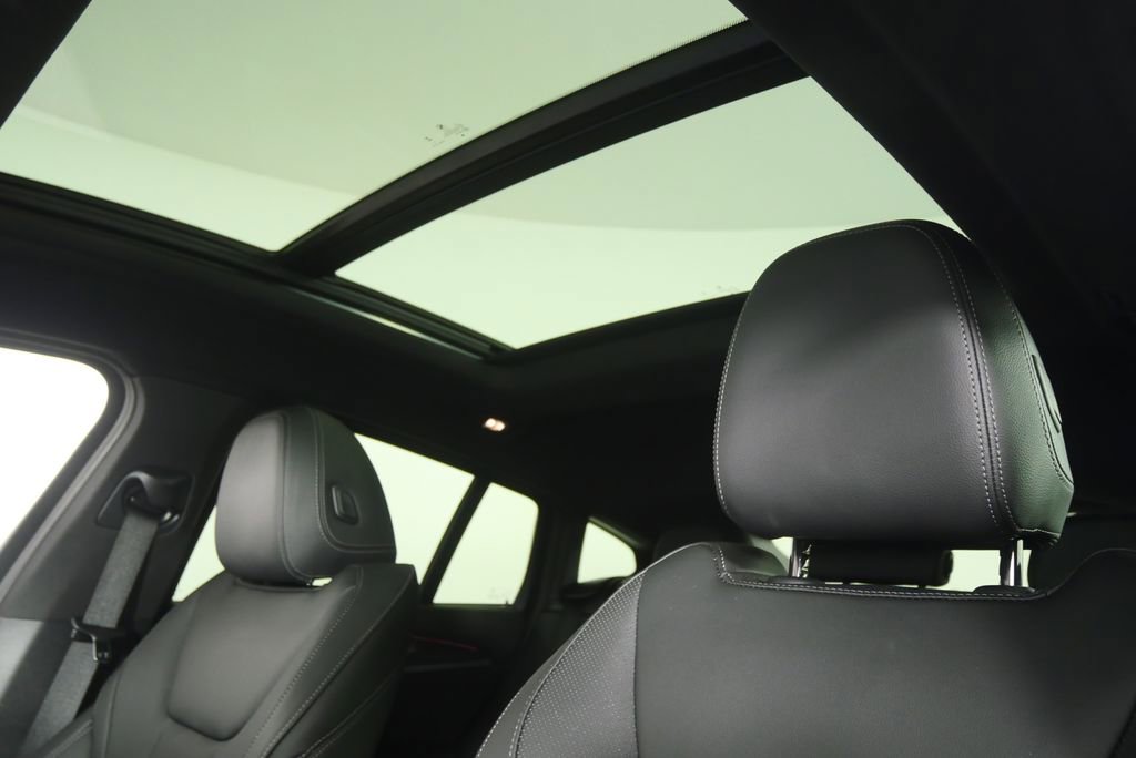 Used 2024 BMW X4 xDrive30i w/ Premium Package AWD/4WD image 11