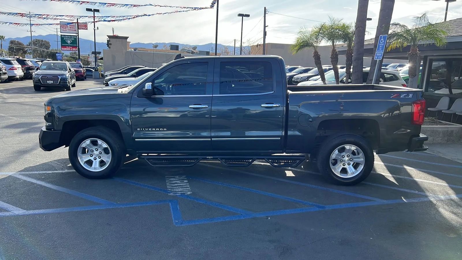 Used 2018 Chevrolet Silverado 1500 LTZ Z71 w/ LTZ Plus Package AWD/4WD image 4