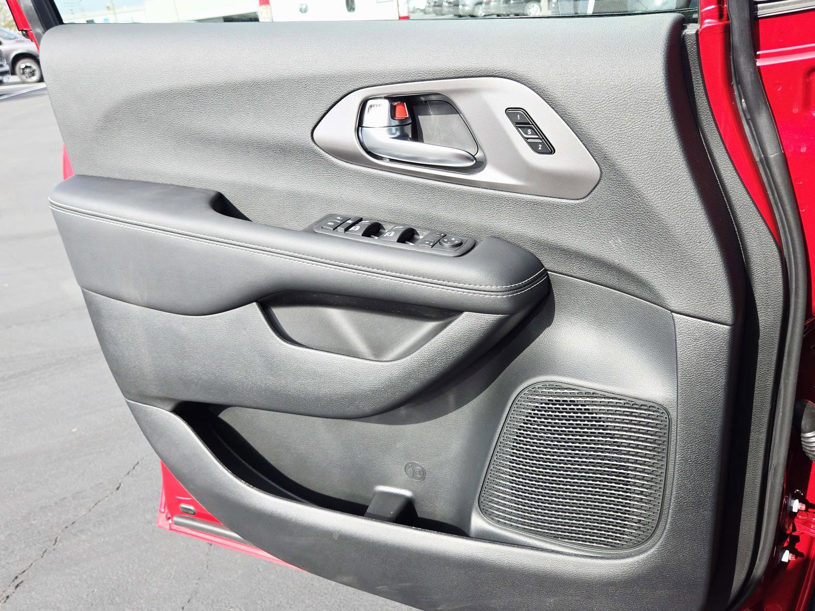 New 2026 Chrysler Pacifica Select image 31