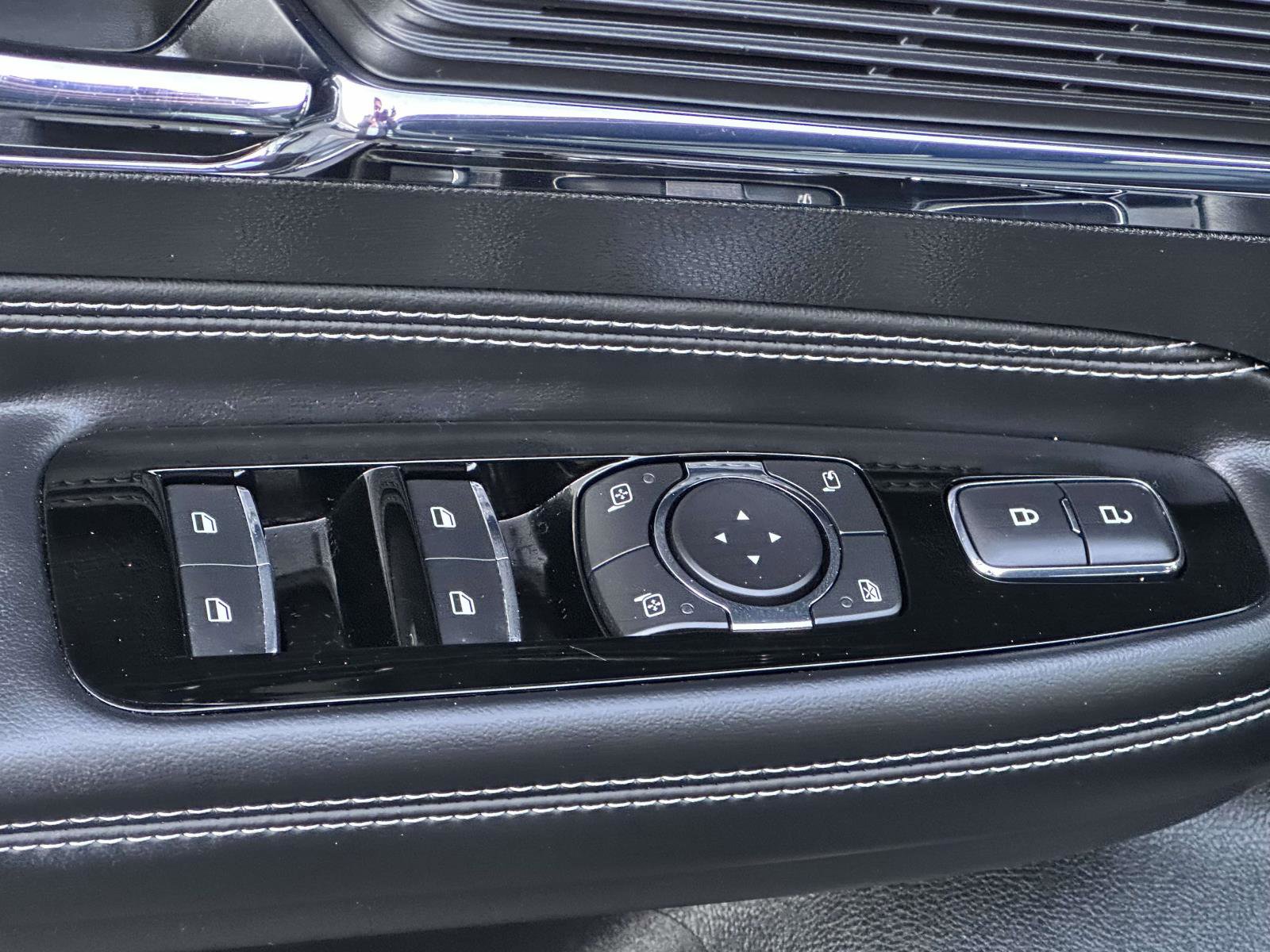 Used 2022 Lincoln Corsair AWD w/ Equipment Group 101A image 9