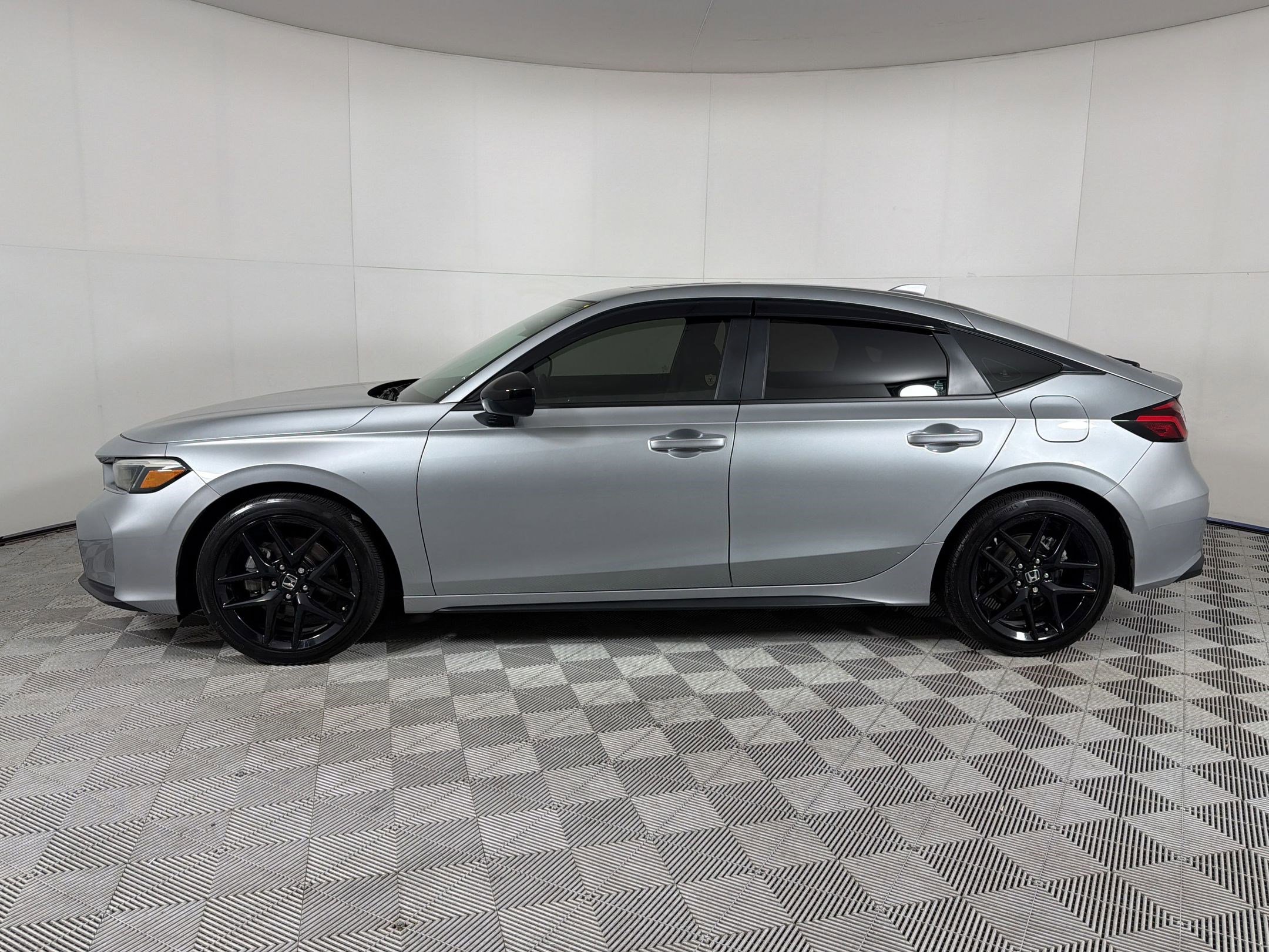 Used 2025 Honda Civic Sport image 2