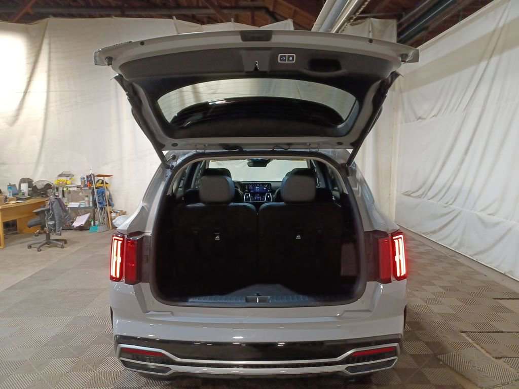 Used 2023 Kia Sorento SX image 21