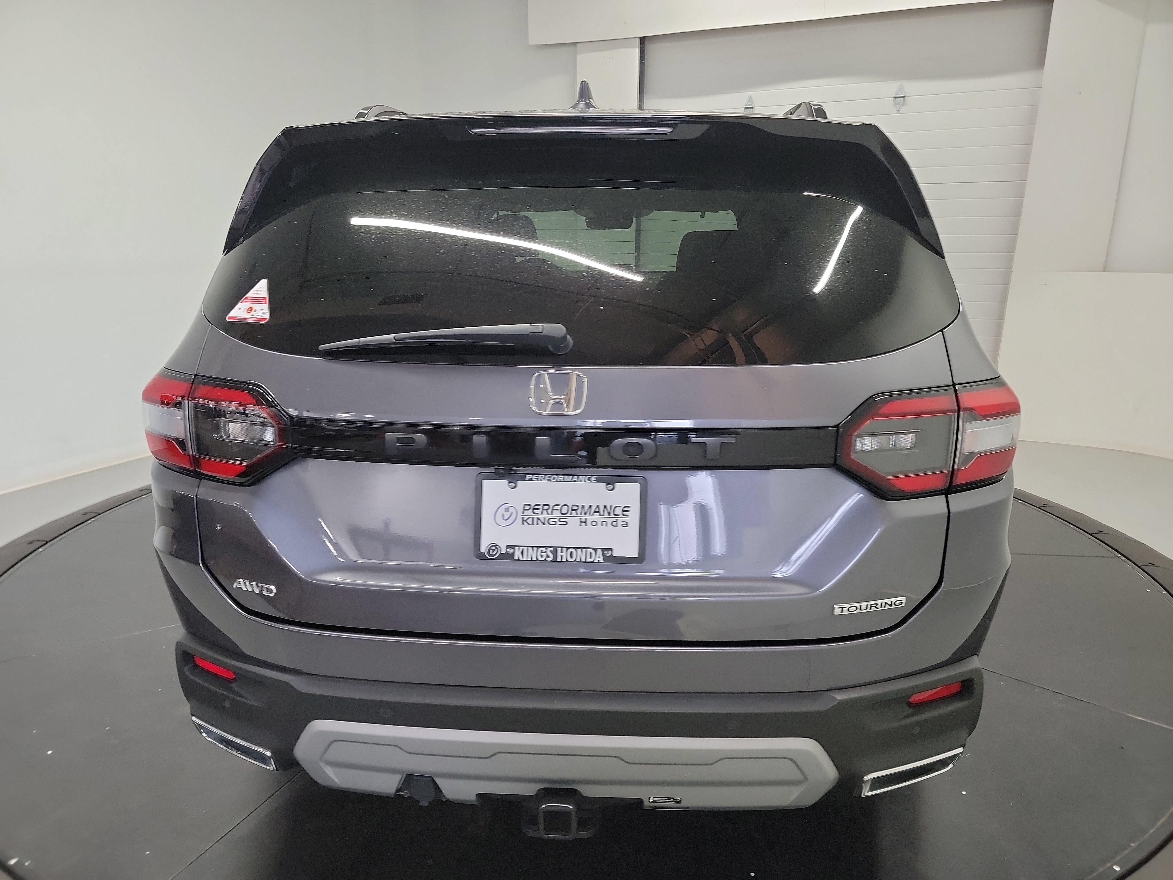 Used 2025 Honda Pilot Touring image 8