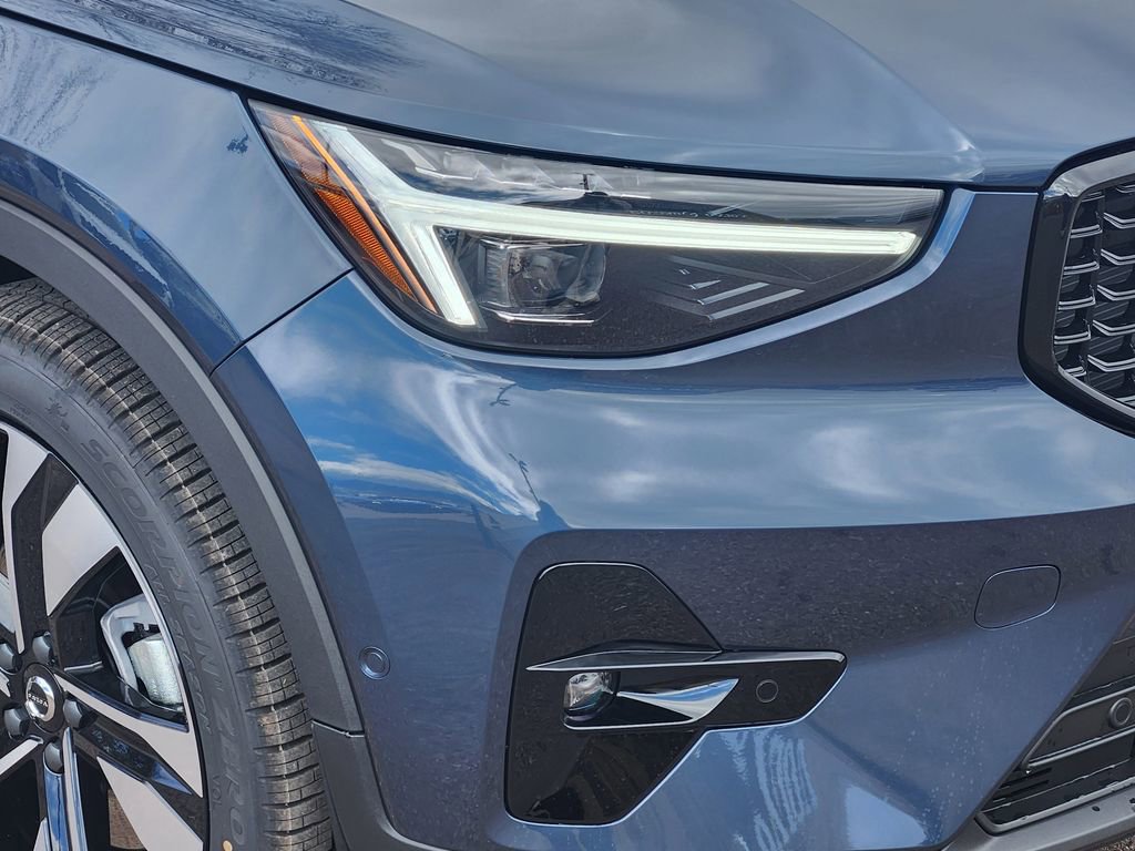 New 2026 Volvo XC40 B5 Plus w/ Protection Package Premier image 27