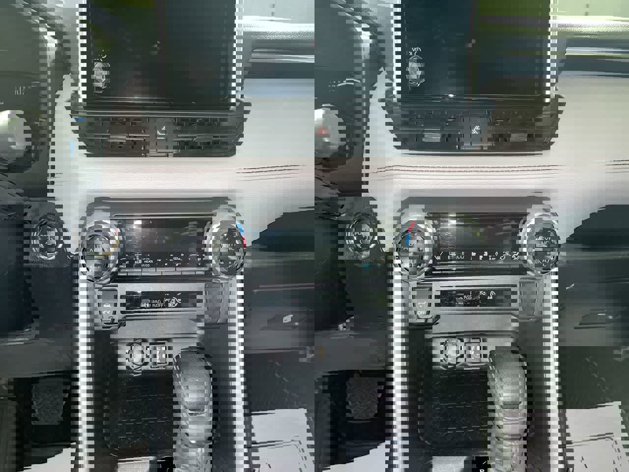 Used 2024 Toyota RAV4 XLE w/ Convenience Package AWD/4WD image 20