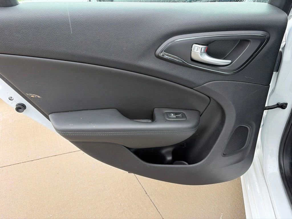 Used 2016 Chrysler 200 S FWD image 33