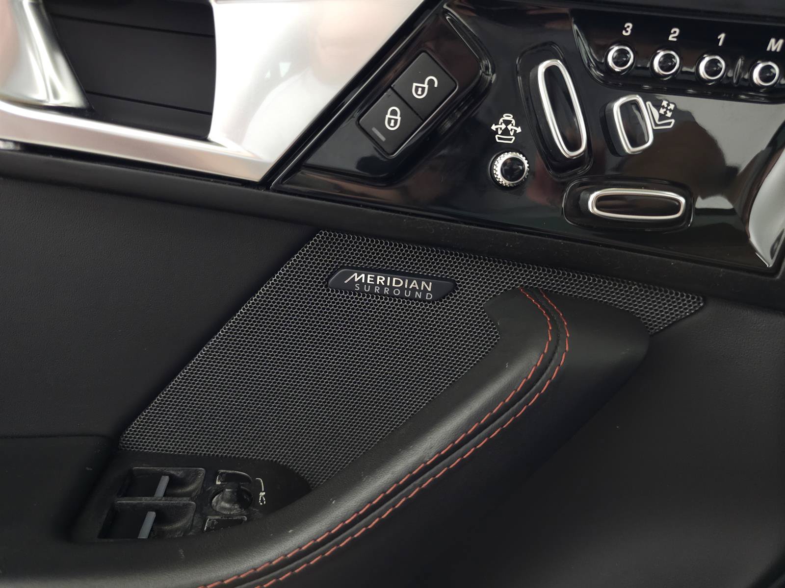 Used 2015 Jaguar F-TYPE S RWD image 18