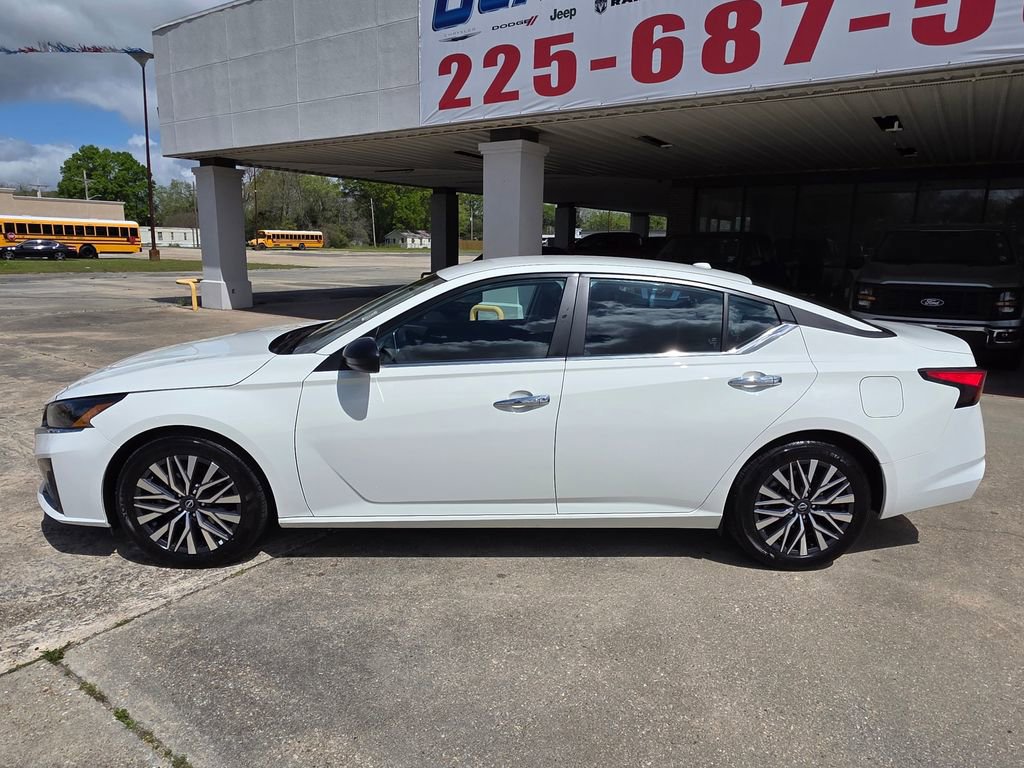 Used 2025 Nissan Altima 2.5 SV image 2