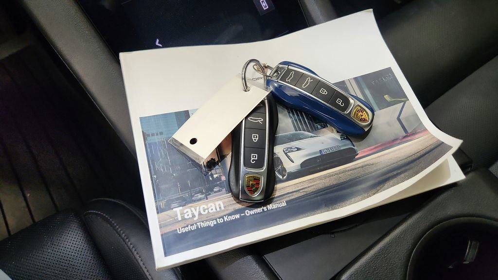 Used 2022 Porsche Taycan 4 Cross Turismo AWD/4WD image 37