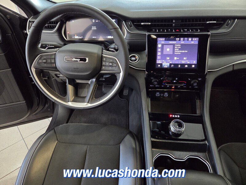 Used 2025 Jeep Grand Cherokee Altitude RWD image 9
