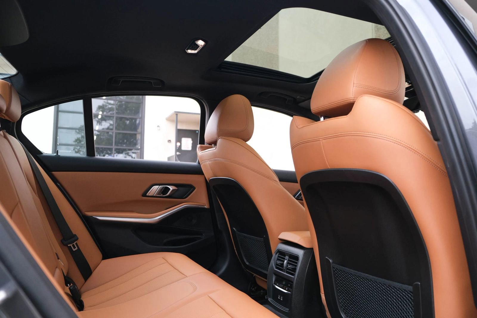 Used 2022 BMW 330i xDrive Sedan w/ Driving Assistance Package image 29