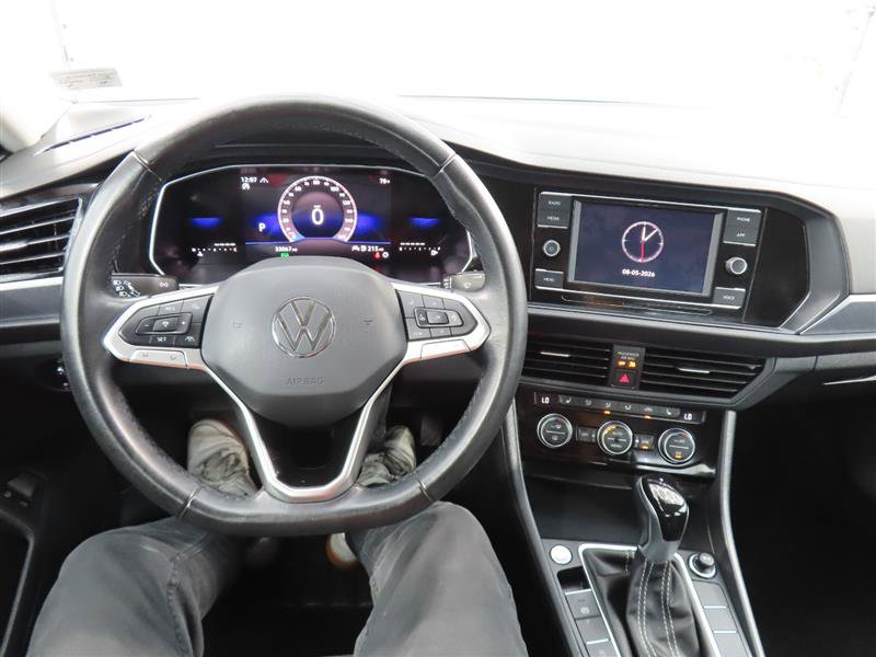 Used 2024 Volkswagen Jetta SE FWD image 17