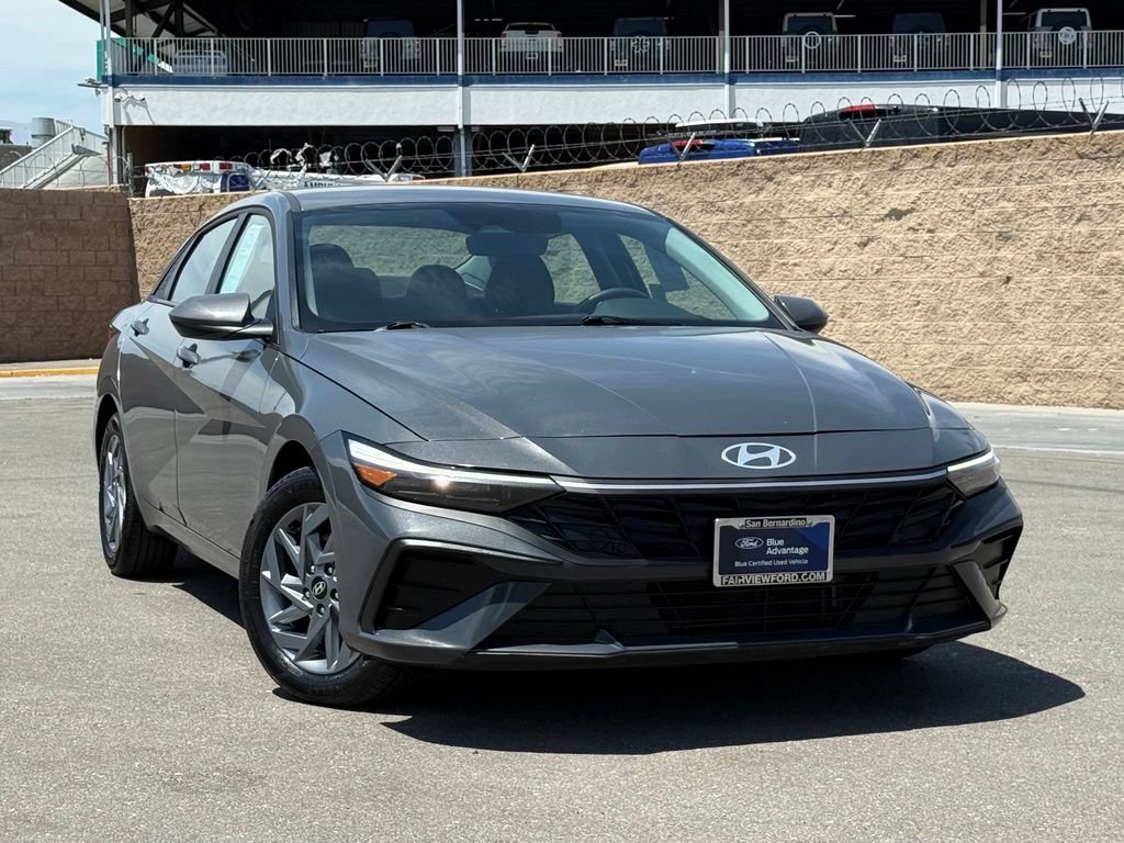 Used 2025 Hyundai Elantra Hybrid FWD video 2