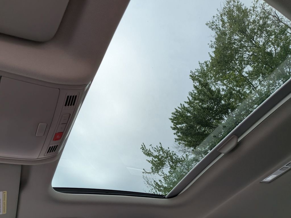 Used 2024 Volkswagen Jetta SE w/ Panoramic Sunroof Package FWD image 27