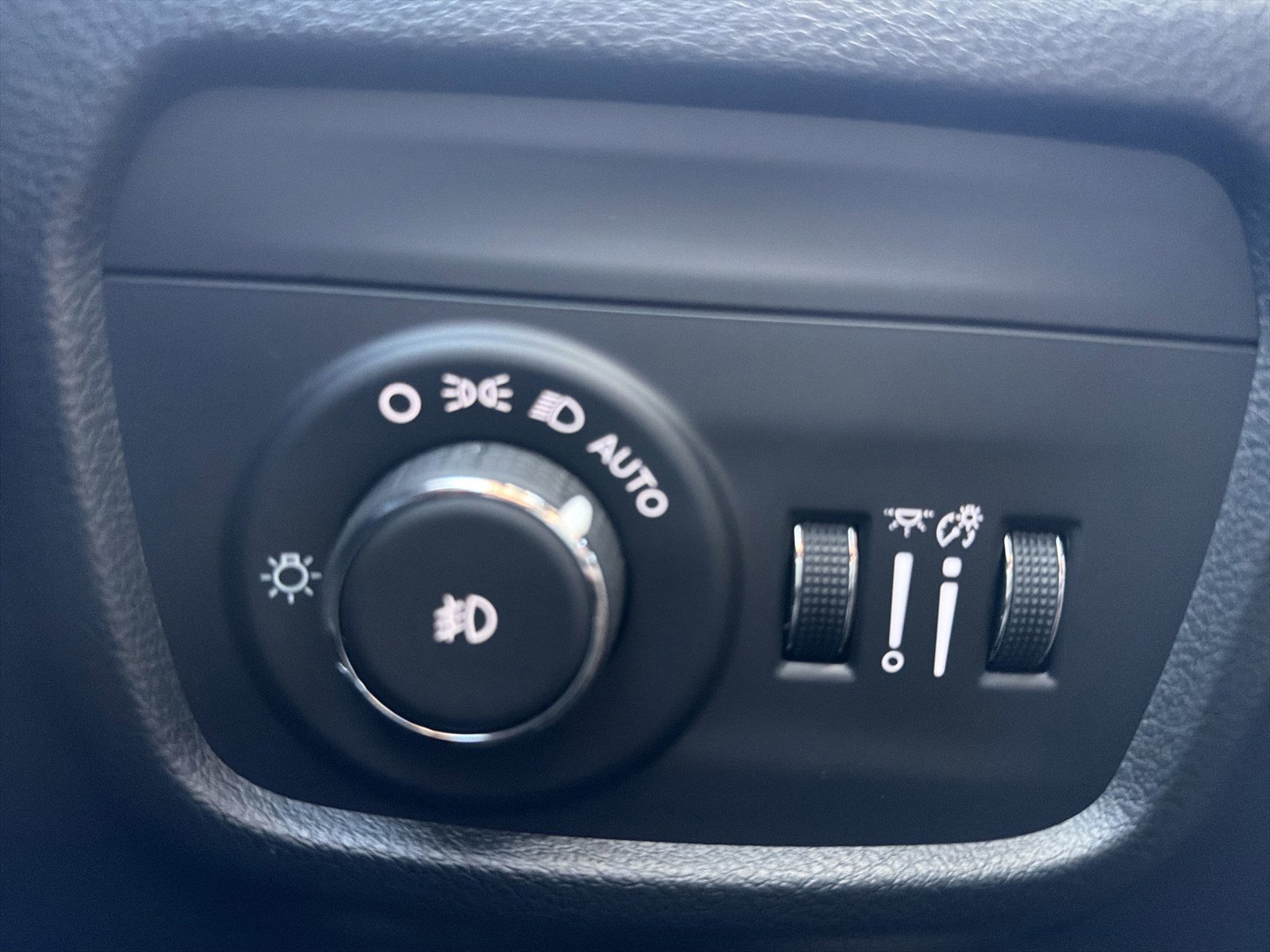 Used 2025 Jeep Grand Cherokee L Summit w/ Obsidian Package image 26