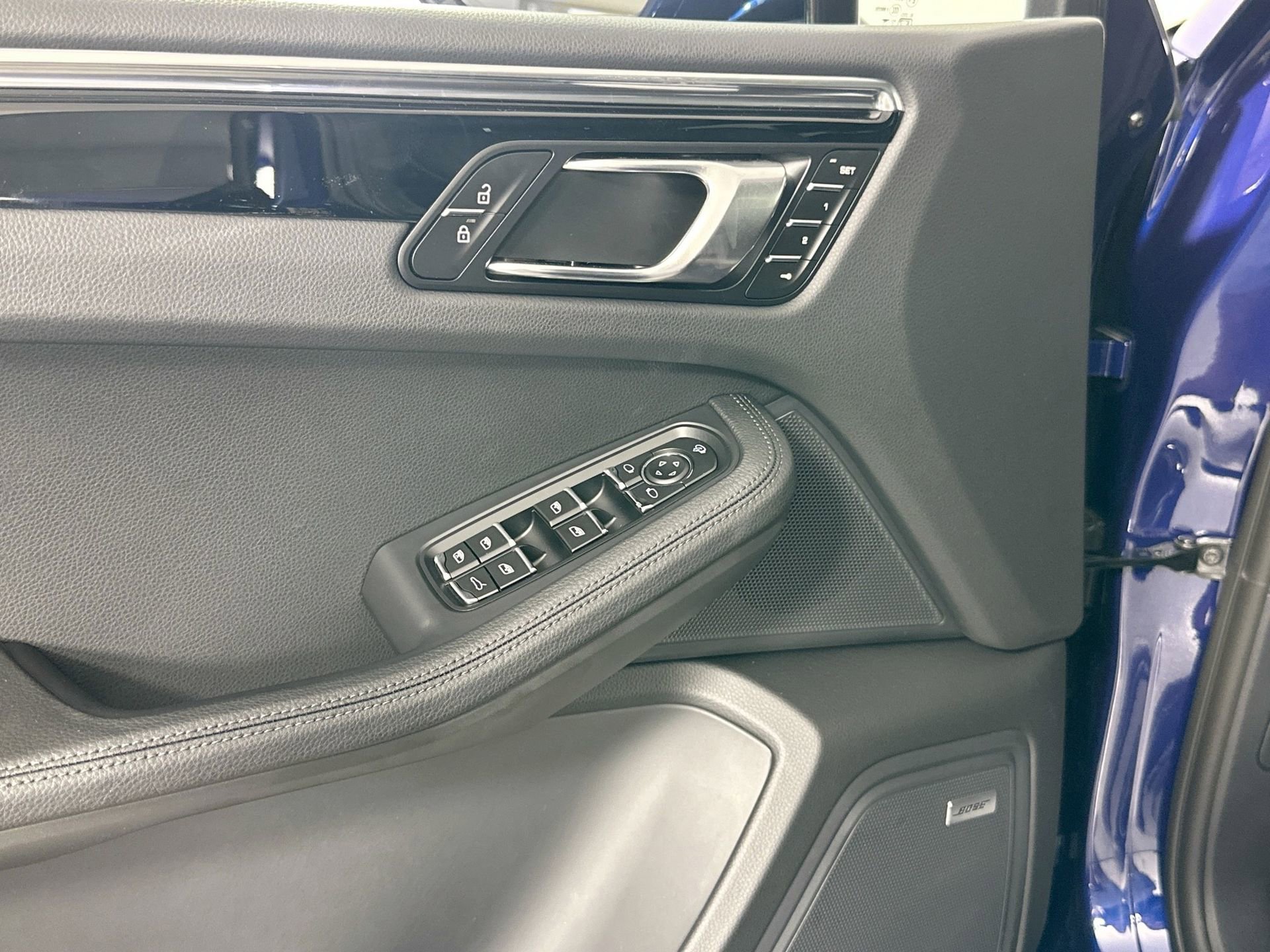 Certified 2025 Porsche Macan image 32