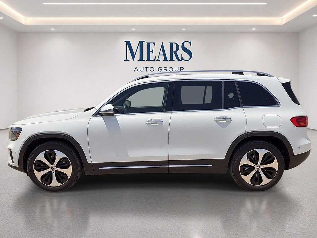 Used 2025 Mercedes-Benz GLB 250 4MATIC image 2