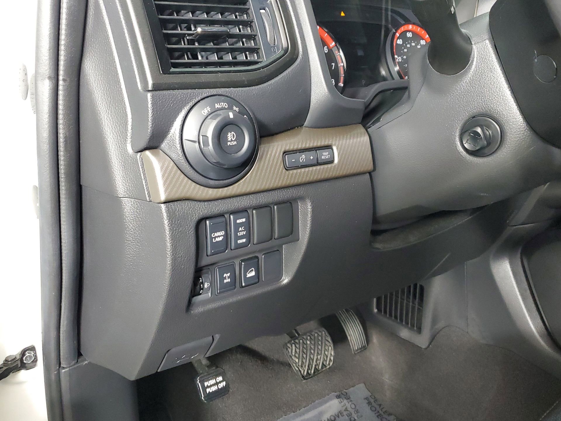 Used 2024 Nissan Titan PRO-4X w/ Pro-4x Convenience Package image 31