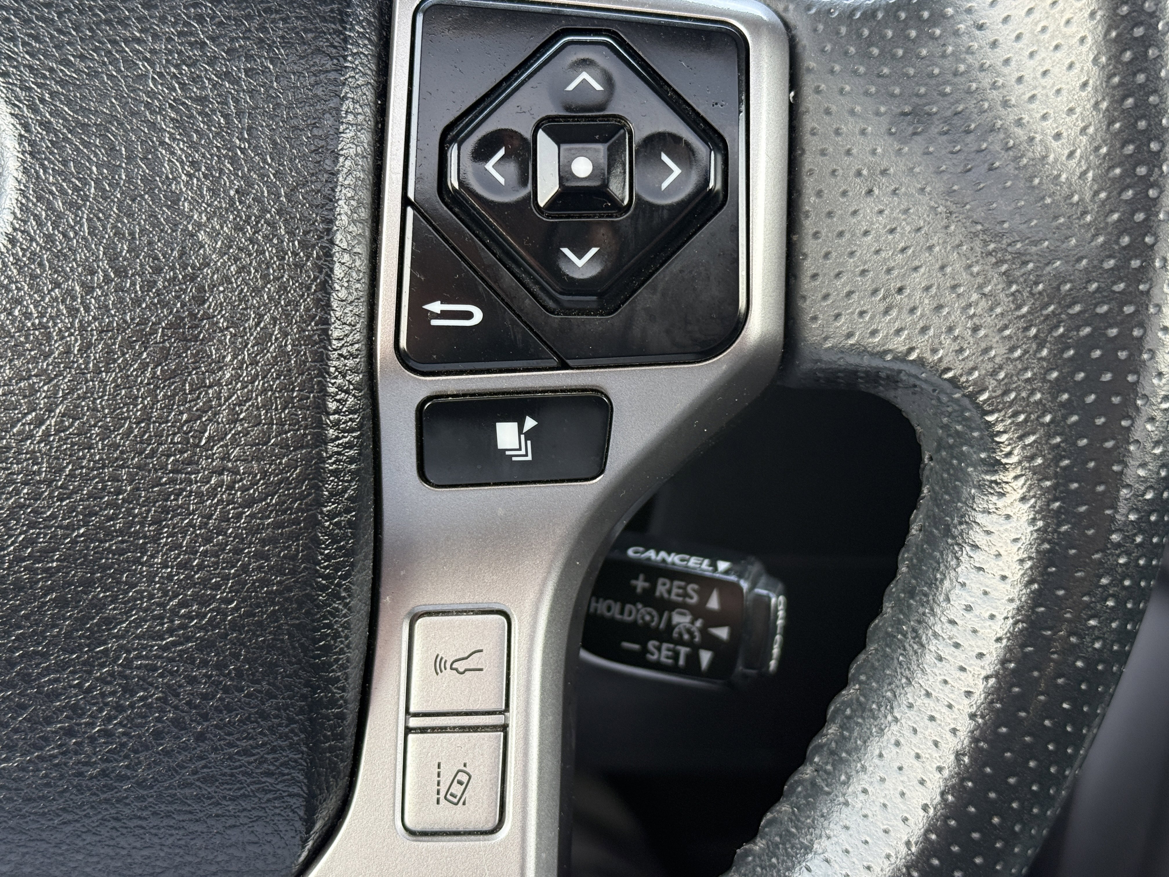 Used 2021 Toyota 4Runner Limited AWD/4WD image 33