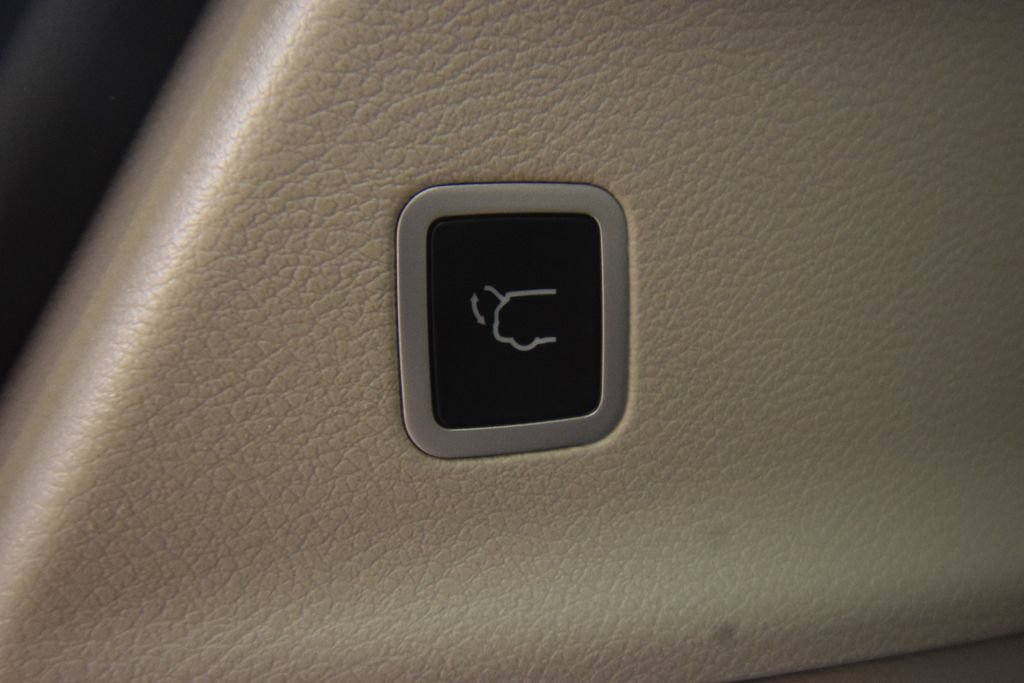 Used 2023 Chrysler Pacifica Touring-L FWD image 30