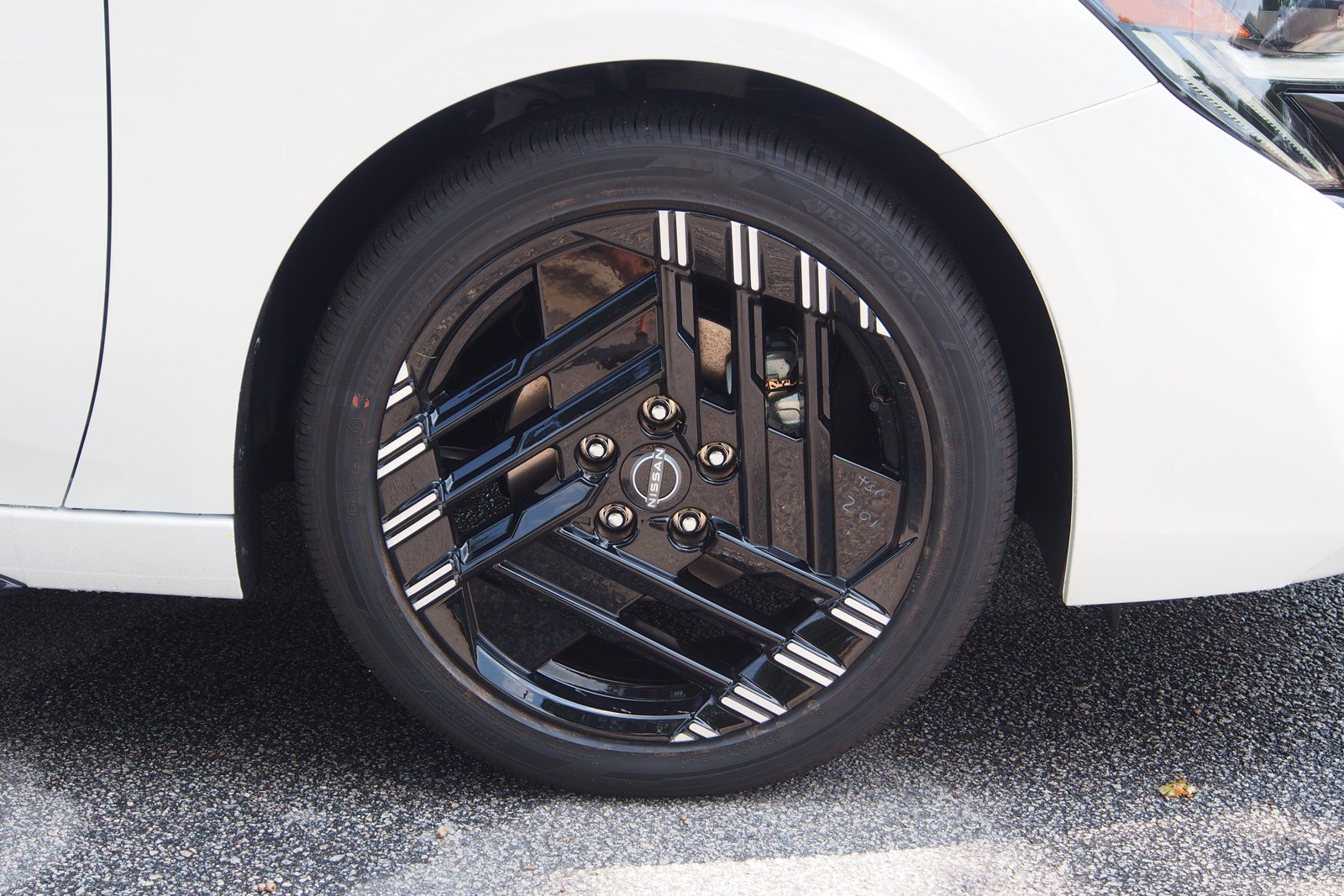 New 2026 Nissan Sentra SR w/ Floor Mat Package FWD image 9