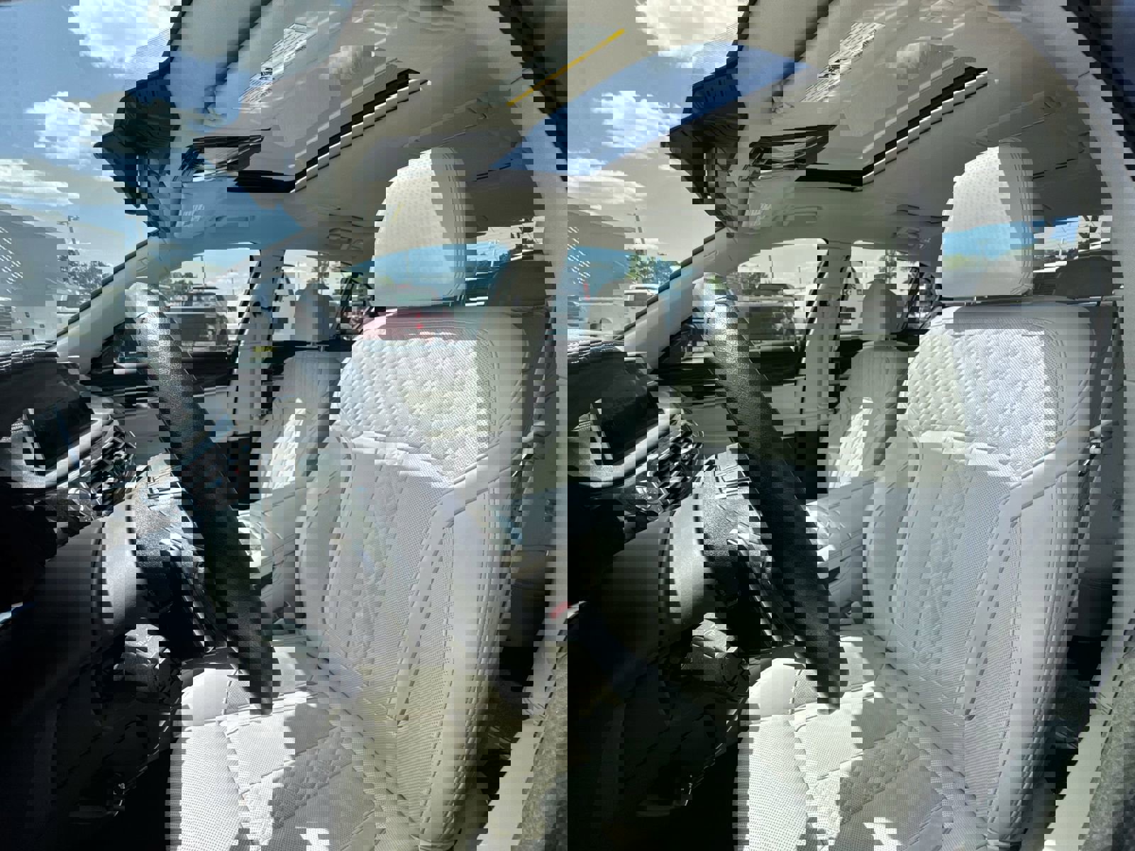 Used 2022 BMW 740i w/ Premium Package image 28