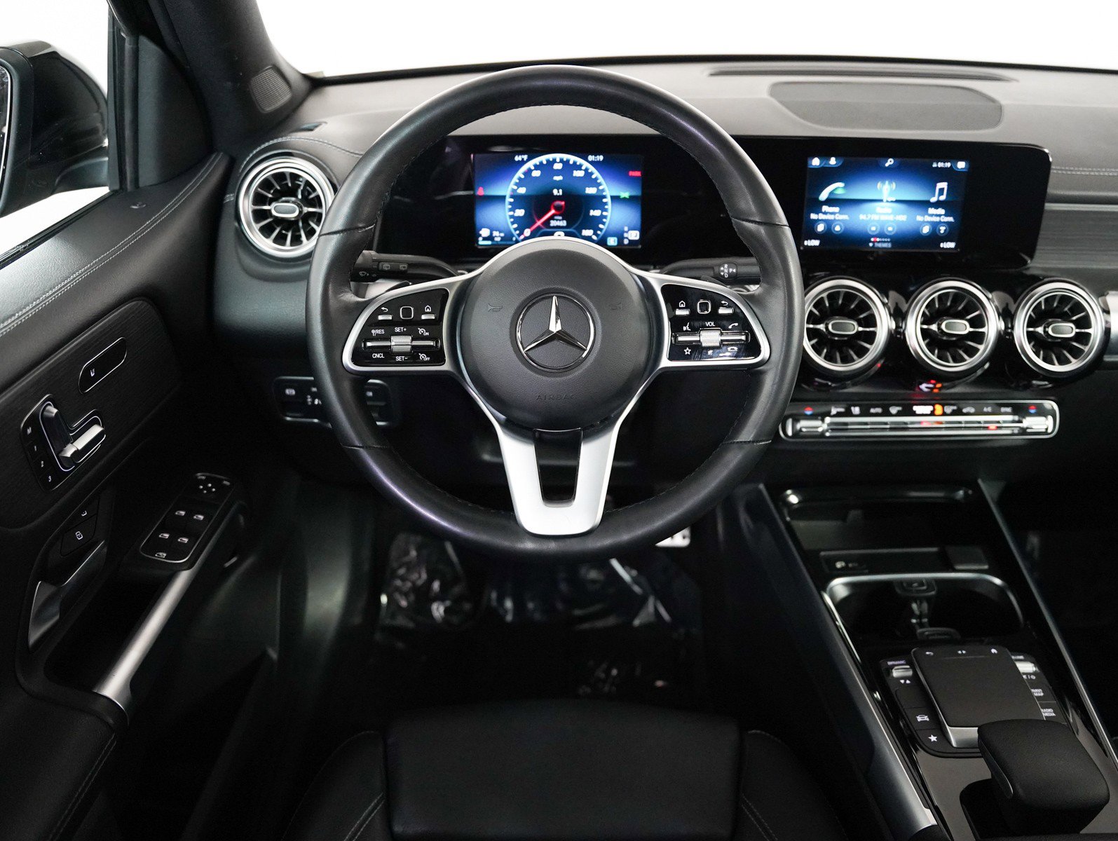 Certified 2022 Mercedes-Benz GLB 250 4MATIC w/ AMG Line image 15