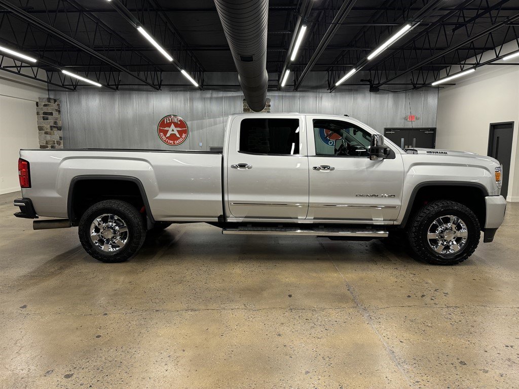 Used 2017 GMC Sierra 3500 Denali w/ Duramax Plus Package AWD/4WD image 15