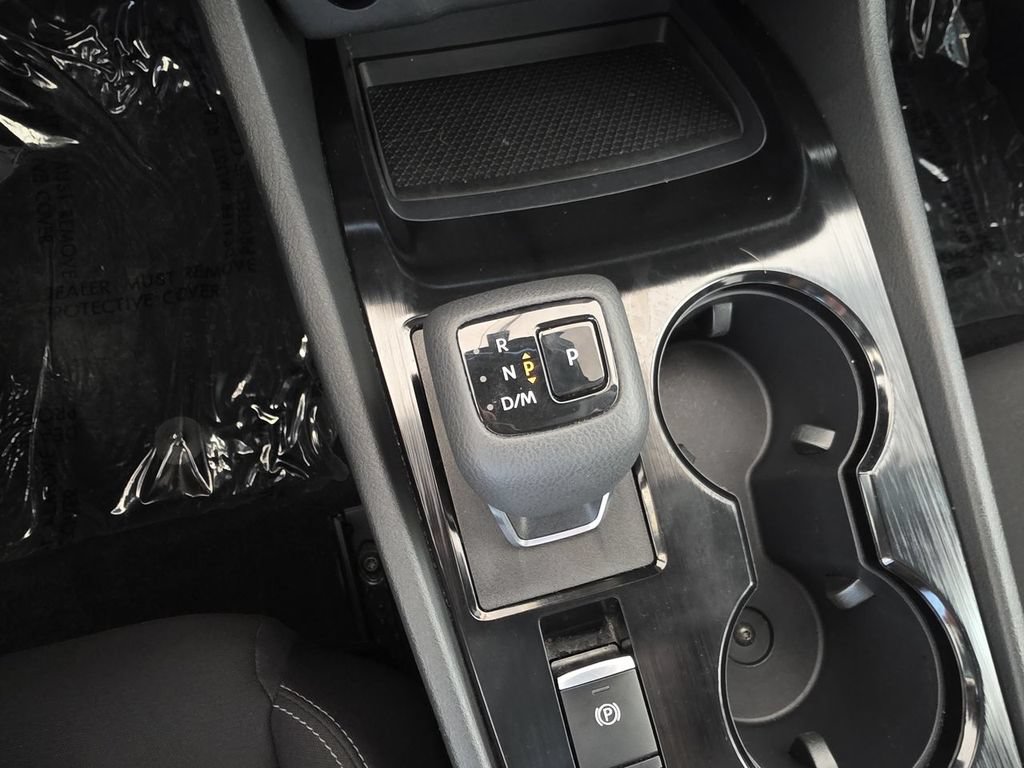 Used 2024 Nissan Rogue S FWD image 16