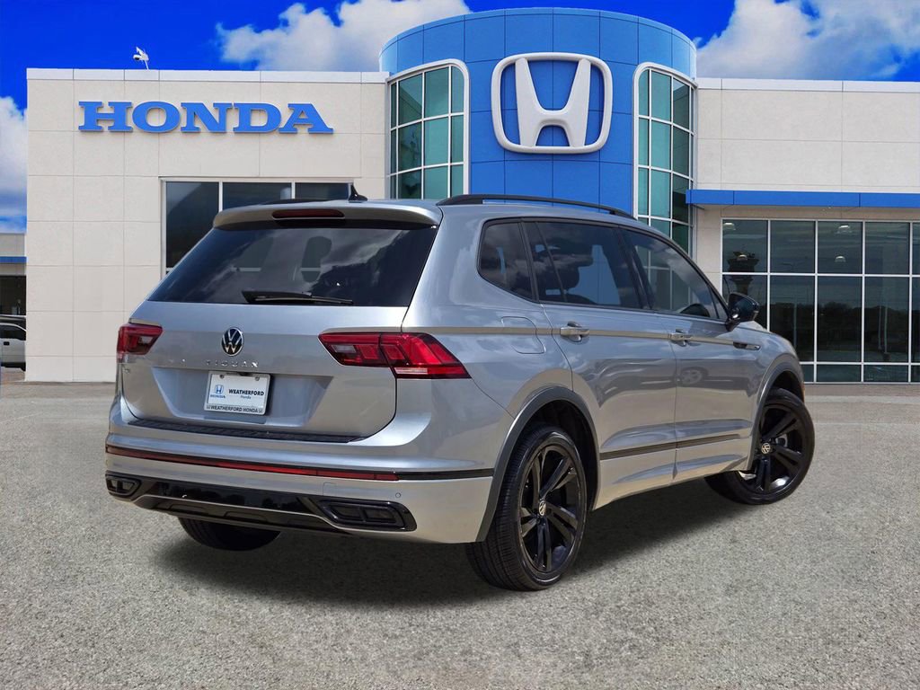 Used 2024 Volkswagen Tiguan SE R-Line FWD image 3