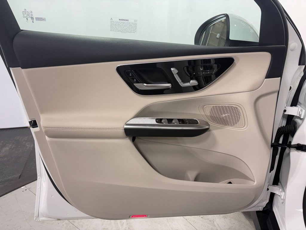 Certified 2025 Mercedes-Benz GLC 300 4MATIC image 5