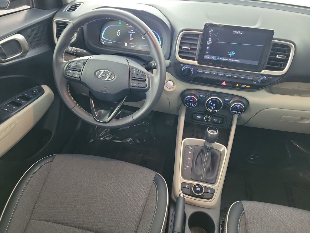 Used 2024 Hyundai Venue Limited FWD image 31