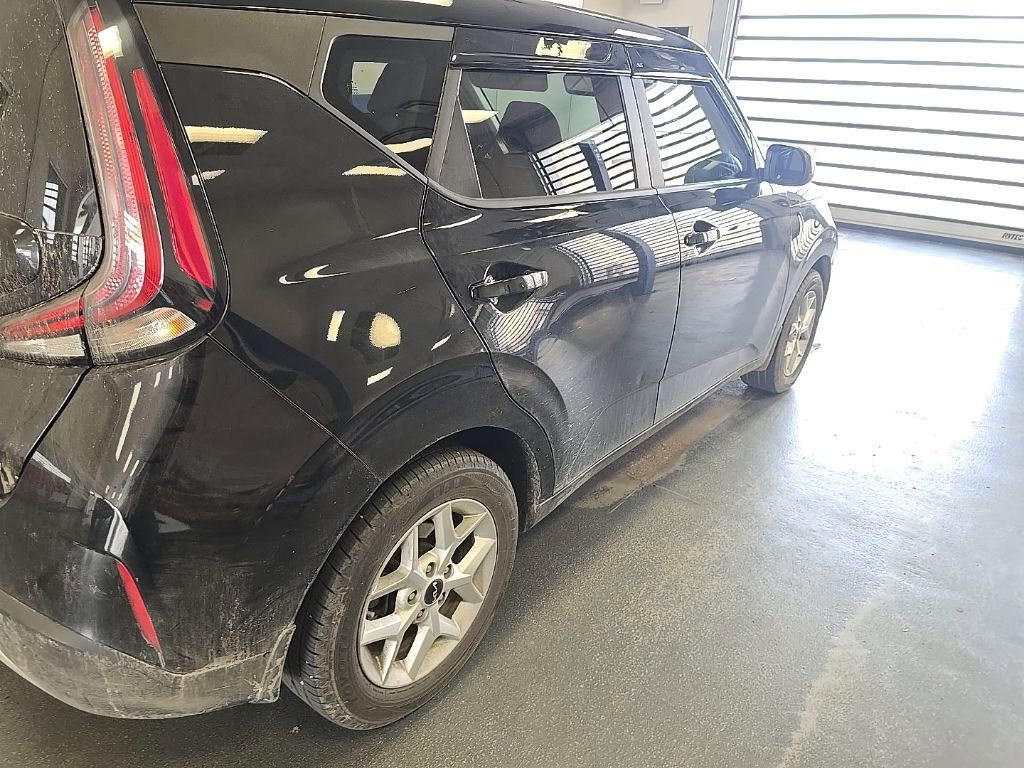 Used 2025 Kia Soul LX w/ LX Technology Package image 4