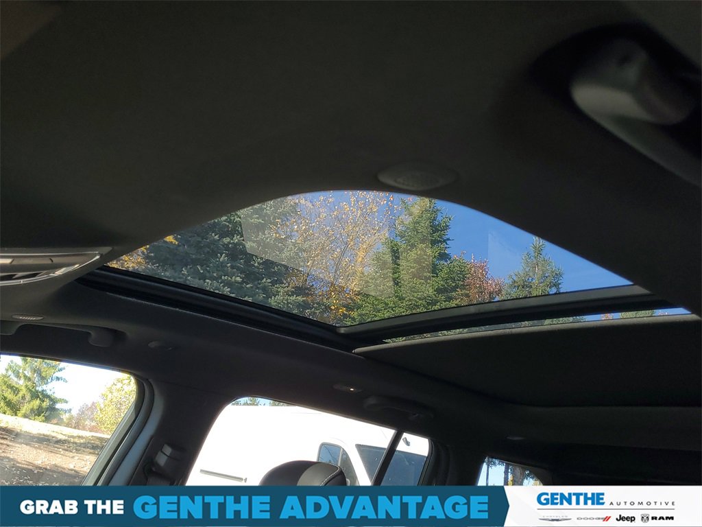 Certified 2024 Jeep Grand Cherokee Limited image 10