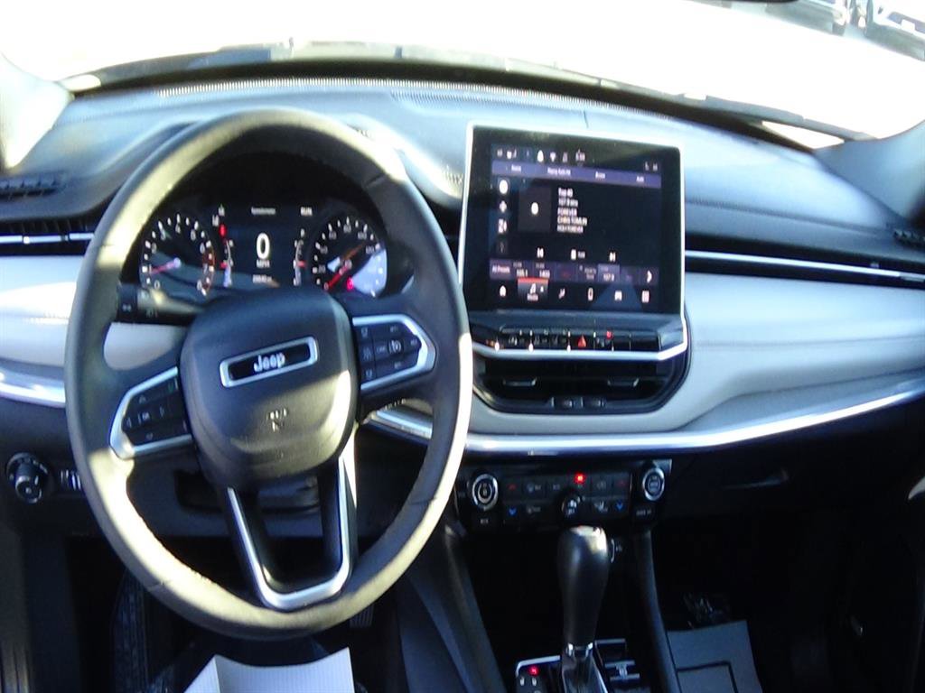 Used 2024 Jeep Compass Limited w/ Sun and Sound Group image 15