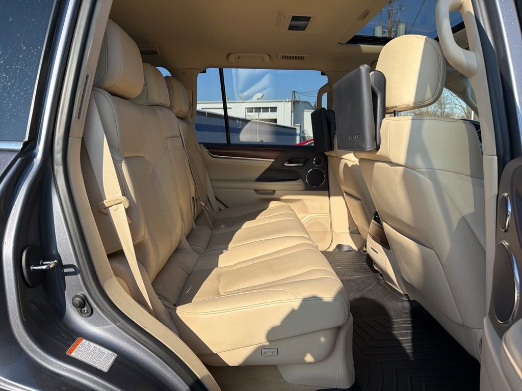 Used 2020 Lexus LX 570 4WD w/ Luxury Package image 28