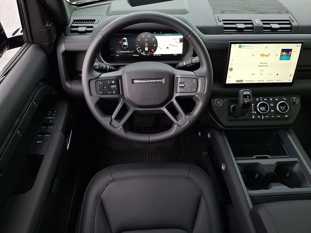 Used 2025 Land Rover Defender 110 S image 11