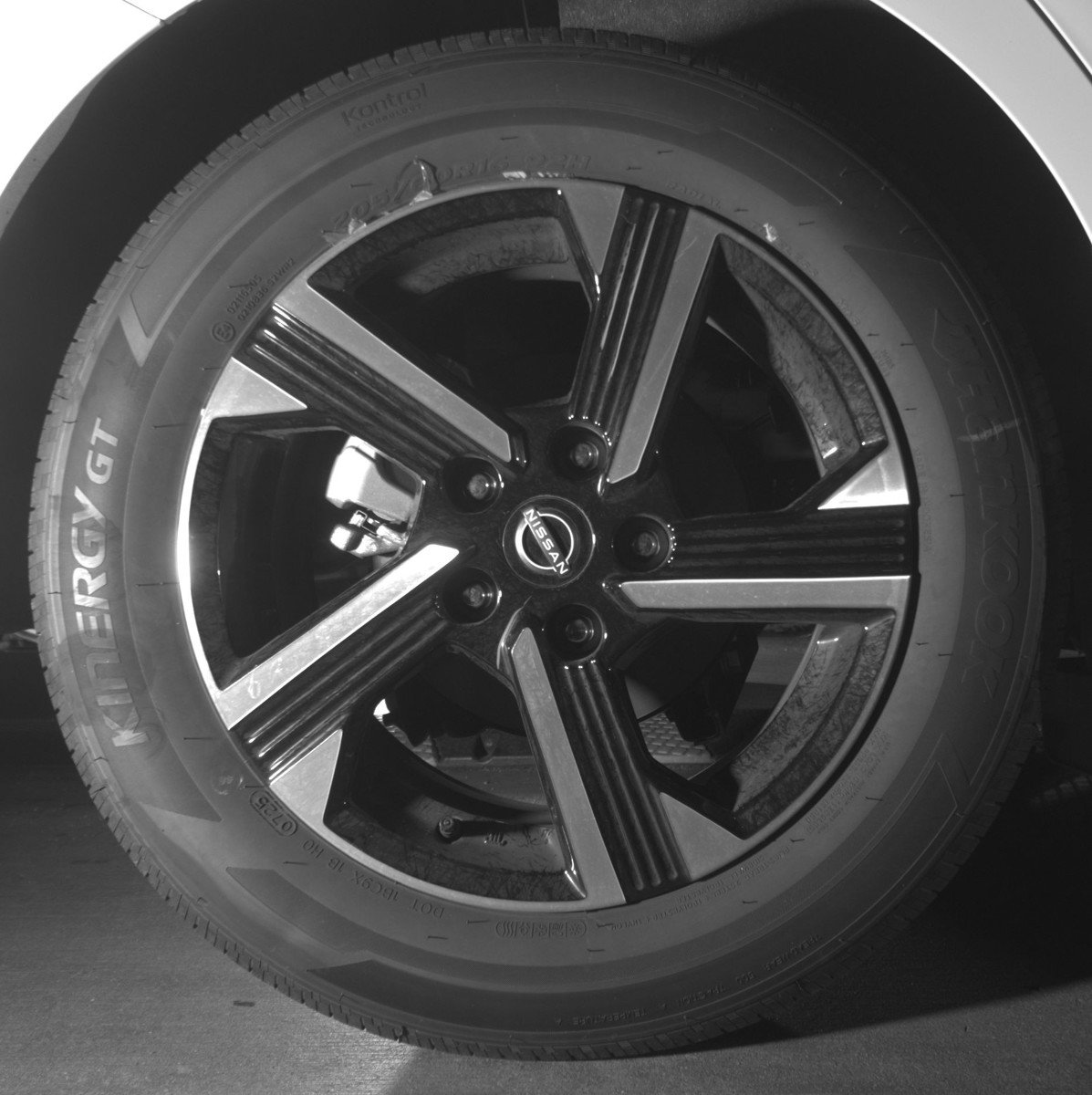 Used 2025 Nissan Sentra SV FWD image 15