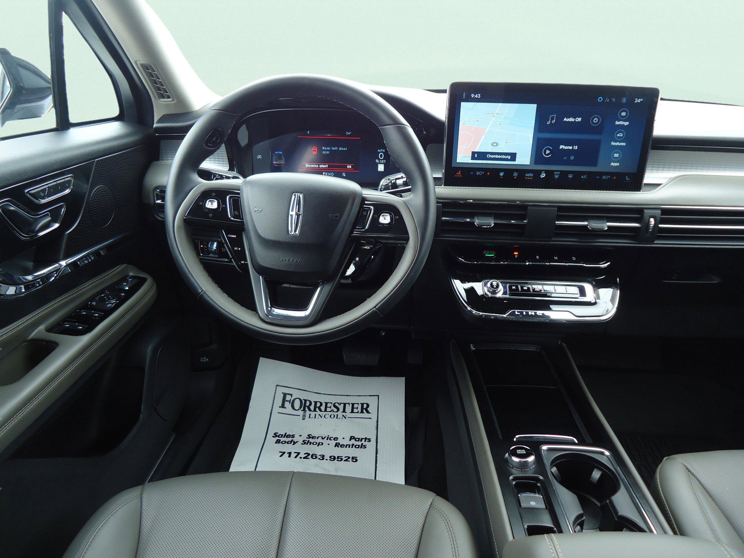 Used 2025 Lincoln Corsair AWD w/ Equipment Group 101A image 11