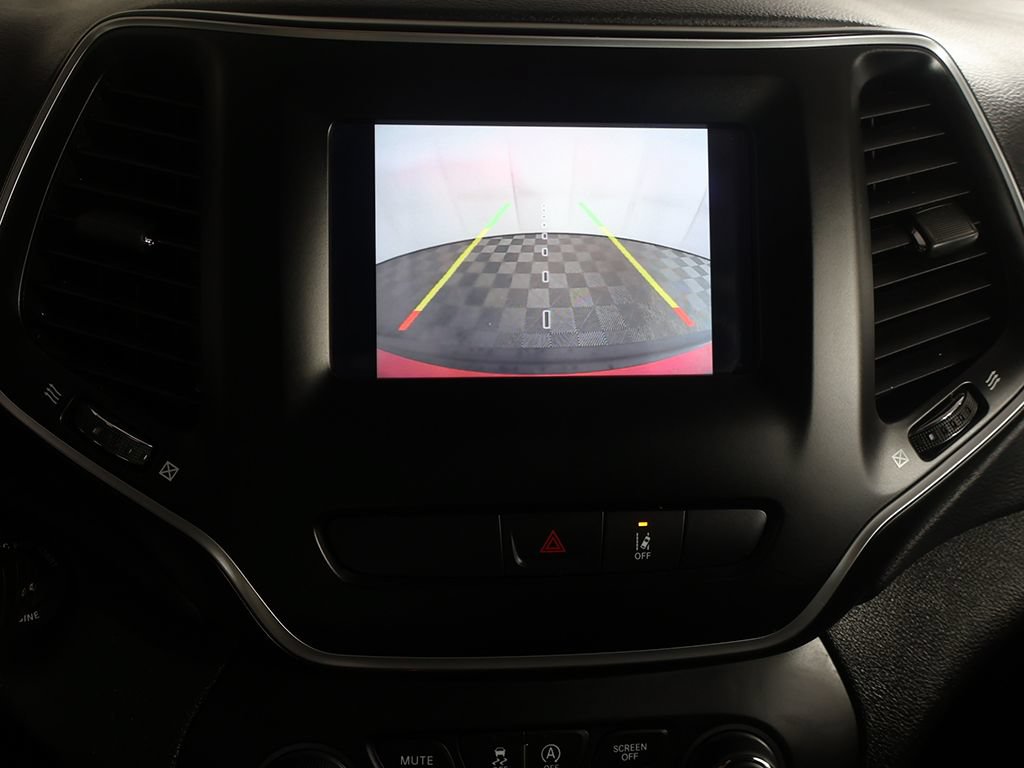 Used 2021 Jeep Cherokee Latitude FWD image 36