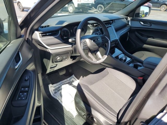 Used 2025 Jeep Grand Cherokee L Laredo w/ Luxury Tech Group I AWD/4WD image 12